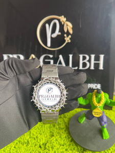 นาฬิกาควอตซ์หรู Pragalbh Jewels ประดับเพชรโมอิสซาไนต์ ขอบหน้าปัดลายหนาม คริสตัลแซฟไฟร์ ขนาด 42 มม. ตัวเรือนสแตนเลสสตีล หน้าปัดอนาล็อก น้ำหนักเบา - Product Image 1