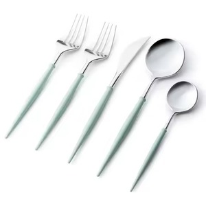 Ensemble de couverts en métal de qualité supérieure pour les banquets, les événements d'entreprise et les tables de célébration - Product Image 3