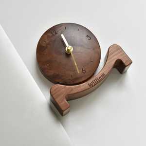 Horloge de bureau élégante en bois pour table de chevet de chambre à coucher - Product Image 1