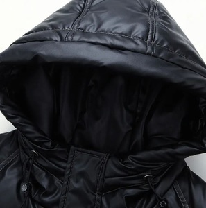 Chaqueta Acolchada con Capucha para Hombre, Negra, Cortavientos, Relleno de Poliéster, Cierre de Cremallera, Corte Regular, Informal, para Invierno - Product Image 5