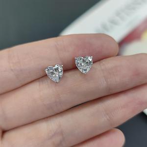 Boucles d'oreilles clous unisexes tendance en argent sterling 925 avec diamants Moissanite VVS taille cœur 8MM*2pcs, idéales pour les fêtes, mariages et comme cadeau de fiançailles - Product Image 2