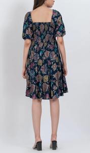 Robe d'été courte en rayonne à col carré de qualité supérieure pour femme, tissu léger et confortable pour la plage, disponible à la vente - Product Image 3