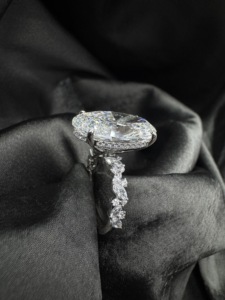 Anillo de Diamantes Cultivados en Laboratorio, Ovalados, de 10 Quilates, 10.82 Quilates en Total, Platino PT950, Anillo de Compromiso de Lujo con Gemas Laterales Marquise y Redondas - Product Image 3