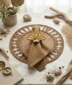 Precio de fábrica: Mantel individual de paja tejido a mano con banda de servilleta de concha, alta demanda, venta al por mayor, vajilla para banquetes - Product Image 3