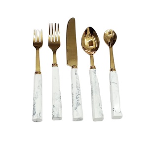 Juego de cubiertos de vajilla con mango de resina pulida de oro para hoteles y restaurantes para fiestas de Bodas de Compradores Profesionales - Product Image 1