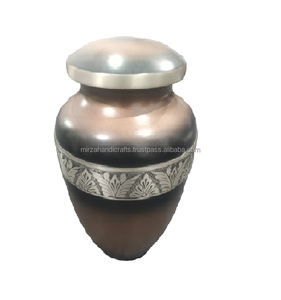 Urna grande de estilo americano hecha a mano de aluminio y latón negro con bolsa de terciopelo hoja grabada para cenizas humanas suministros funerarios - Product Image 2