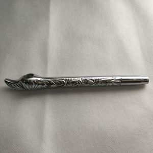 Pipa de metal tallada con diseño floral y de cebra para uso con hierbas, Mewakh de aluminio para Dokha de Curio Craft - Product Image 1