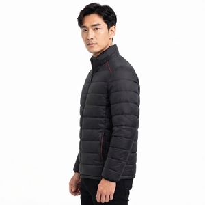 Veste matelassée pour homme avec rembourrage épais, tissu extérieur lisse, intérieur chaud, silhouette moderne et poches pratiques - Product Image 4