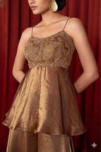 Ensemble trois pièces ethnique festif pour femme : haut brodé, palazzo et dupatta en tulle papillon - Product Image 6