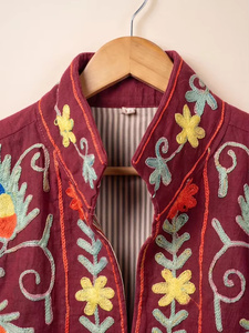 Blouson en velours fait main |   Vêtements bohèmes pour femmes, automne/hiver, réversibles, vintage, motif floral brodé à la main, écologiques - Product Image 4