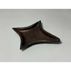 Plateaux décoratifs en forme de cartes à jouer, lot de 4, en aluminium, formes As, Pique, Cœur, Roi, parfaits pour le casino et la décoration intérieure - Product Image 6