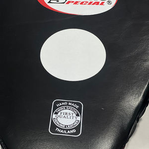 Guantes de Boxeo Curvos de Cuero Vacuno Genuino Personalizados OEM, Equipo de Entrenamiento Profesional de Kickboxing OEM ODM, Guantes de Golpeo - Product Image 3