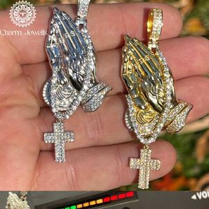 จี้ Charm_Jewells เงินแท้ 925 ประดับเพชรทรงบริลเลียนท์คัท โมอิสซาไนต์รูปมืออธิษฐาน จี้รูปกางเขน ชุบทอง 18K  จี้ศาสนาสำหรับทุกเพศ - Product Image 3