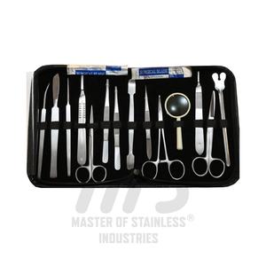Juego de instrumentos quirúrgicos de acero inoxidable, juego de instrumentos quirúrgicos pequeños con estuche, 12 unidades, por Master of Industry CE - Product Image 1