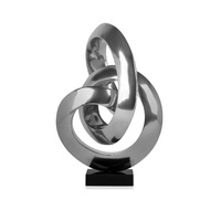Sculpture en aluminium de forme géométrique à l'aspect de chaîne en métal martelé, sculpture abstraite, vitrine, étagère, table de bureau