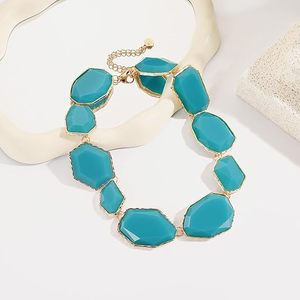 Resin Rhinestone Necklace Irregularly Shaped Elegant Crystal Collar for Women - Product Image 4