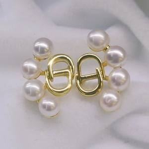 ต่างหูมุกน้ำจืดธรรมชาติเคลือบสีสไตล์ฝรั่งเศสแบบเรโทร ดีไซน์ตัวอักษร CD รักษาสีได้ คุณภาพสูง - Product Image 1