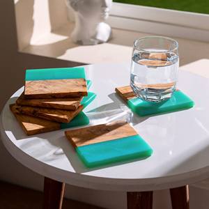 Posavasos de madera natural y resina azul para una decoración elegante de la mesa de café y base para encimera de cocina para tazas o cuencos pequeños - Product Image 1