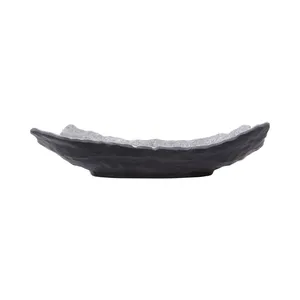 Bandeja Rectangular Irregular de Aluminio Texturizado Plateado Hecha a Mano de Lujo para Servir, Ideal para Catering, Hoteles y Hogar - Product Image 1