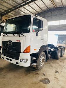 Camión Tractor HINO 700 Usado en Buenas Condiciones, Camión Tractor HINO 700 6x4 de Servicio Pesado en Venta - Product Image 2