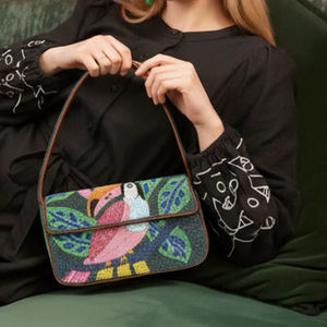 Bolsos BEAUTIFULPOTLI adornados con cuentas de cristal, piedras, perlas y trabajo ZARDOZI. - Product Image 1