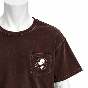 Camiseta de Manga Corta de Algodón Lavado Premium con Bolsillo en el Pecho, Color Marrón Chocolate Desgastado, Corte Holgado, Estilo Vintage Casual - Product Image 5