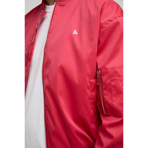 เสื้อแจ็คเก็ตบอมเบอร์ดีไซน์ใหม่ทันสมัยสำหรับผู้ชาย พร้อมกระเป๋าที่แขนเสื้อ ผลิตในปากีสถาน รับผลิตตามแบบ พร้อมโลโก้ตามสั่ง ขายส่ง - Product Image 2