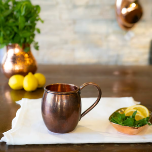 Mug à Moscow Mule individuel, design moderne, écologique, en acier martelé plaqué cuivre avec poignée, 500 ml/16 oz, pour la maison et le bureau - Product Image 1