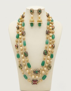Ensemble de collier luxueux à 3 rangs en perles de jade vert avec boucles d'oreilles Jhumka plaquées or, bijoux de mariage indiens traditionnels pour mariée - Product Image 1