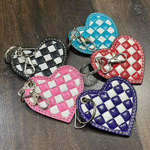 Trending Handcrafted Checkered Leather Heart Shape Keychain New Wholesale Genuine Leather Fashion Bag Charm Key Ring For Women - Product Image 5
