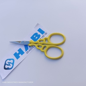 Ciseaux de manucure professionnels en acier inoxydable jaune avec poignée fantaisie, lame émoussée, pour droitiers - Fournisseurs en gros - Product Image 4