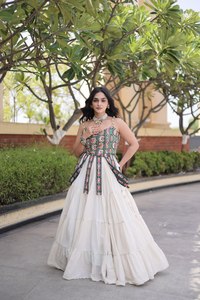 Lehenga Choli 100% coton pour femmes pour les festivals de Navratri à prix de gros, Lehenga glamour - Product Image 4