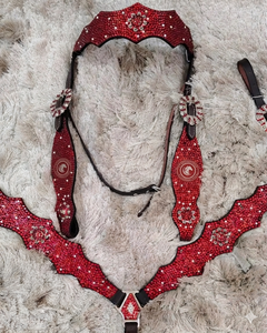 Collar de pecho para caballo estilo western, de cuero, con conchos grabados, flecos de cristal, arnés con correa ajustable, conjunto de halter ecuestre. - Product Image 1