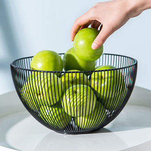 Panier de rangement pour fruits en fil de fer rectangulaire moderne personnalisé, multifonctionnel, avec fond en bois, poignée écologique, utilisation sur comptoir, décoration - Product Image 1