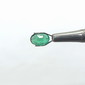 มรกตสีเขียว 2.29 กะรัต จากแซมเบีย พลอยหลวม - Product Image 1