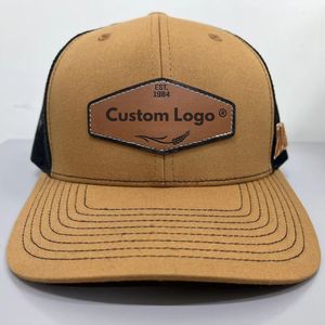 Casquette Trucker Ajustable à 6 Panneaux en Coton et Maille de Haute Qualité avec Patch en Cuir Vintage et Logo Gravé Avant et Arrière, Personnalisable - Product Image 1