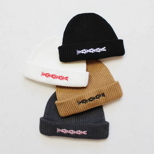 Gorro Urbano Sólido con Logotipo Personalizado, Unisex, Estilo Casual, 100% Acrílico, Tejido a Mano, para Marcas de Moda, Colecciones de Invierno - Product Image 1