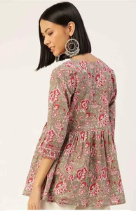 เสื้อผ้าผู้หญิงทำมือ ผ้าฝ้าย 100% คอแบบผูก ทรงเอไลน์ ลายดอกไม้ธรรมชาติฤดูร้อน พิมพ์ลายแบบชาวชาวชนเผ่าจากเมืองไจปุรี สไตล์ลำลอง เป็นมิตรกับสิ่งแวดล้อม ซักได้ - Product Image 3