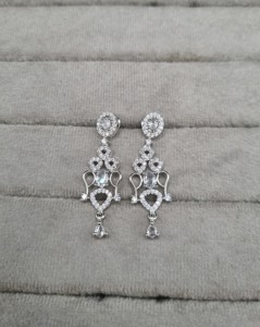 Parure de bijoux AD : Exquise motif de cerceau de perles répétitif, maillons incurvés, accents de pierres ovales et boucles d'oreilles pendantes assorties - Fournisseur - Product Image 4
