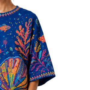 เสื้อยืดโอเวอร์ไซส์สีน้ำเงินกรมท่าสำหรับผู้หญิง พิมพ์ลายมหาสมุทรสีสันสดใส สไตล์ลำลอง ผ้าฝ้าย สตรีทแวร์ ใส่สบายช่วงฤดูร้อน ทรงหลวม รับผลิตตามสั่ง ขายส่ง - Product Image 4