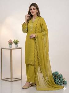 Conjunto de traje salwar Mal Chanderi premium con bordado de lentejuelas, trabajo de corte y dupatta de organza suave - Product Image 1