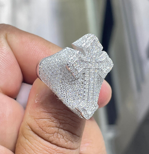 Anillo de Lujo Hip Hop con Cruz Grande Totalmente Engastada, Micro Pavé de Moissanita, Chapado, Anillo Religioso con Crucifijo - Product Image 6