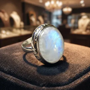 Bague Statement en Argent Sterling 925 avec Pierre de Lune Blanche, Bijou Fait Main en Pierre Naturelle pour Femme, Idéal au Quotidien - Product Image 2