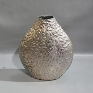 Fábrica de jarrones de metal personalizable decoración del hogar diseño de maletero diseño de metal de calidad por industrias Azora - Product Image 3