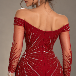 Vestido Tubo Largo Color Rojo Borgoña para Mujer, con Bordado de Cristales Sunburst, Detalles Elegantes con Flecos, Satén Moderno - Product Image 4