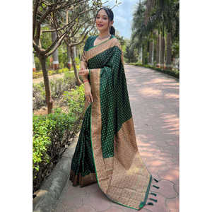Sari en soie Katan Banarasi vert foncé tissé avec des fils Zari, vêtements indiens et pakistanais par Elite Weaves - Product Image 1