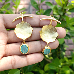 Connecteurs de boucles d'oreilles pendantes ovales en calcédoine aquatique, finition mate texturée, laiton plaqué or 18 carats, 51 mm, paire, simple attache, apprêts de bijoux - Product Image 3