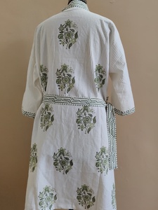 Bata Kimono de Algodón Estampada a Mano con Borde Floral Geométrico Verde, Estilo Jaipuri Boho, Ajuste Holgado, para Spa, Hotel, Resort, Venta al por Mayor para Adultos - Product Image 3