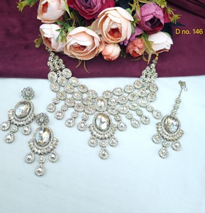 Ensemble élégant de collier, boucles d'oreilles et mang tika en zircon cubique ovale, pour mariage et soirée, bijoux de mode, fabricant. - Product Image 6