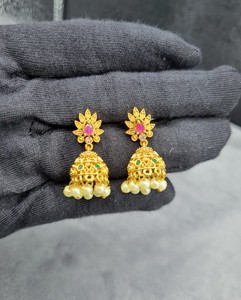 Collection de Boucles d'Oreilles Jhumka Traditionnelles Indiennes en Gros, Élégantes, Ethniques, Plaqué Or, Perles Goutte d'Eau, Design de Créateur - Product Image 5